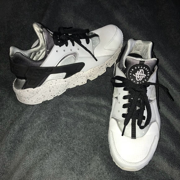 Nike Shoes - Nike Air Huarache Ultra